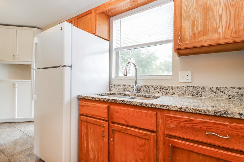 1,895/Mo, 5640 62nd St N St Petersburg, FL 33709 Kitchen View 2