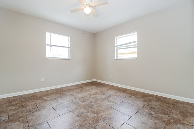 1,895/Mo, 5640 62nd St N St Petersburg, FL 33709 Main Bedroom View