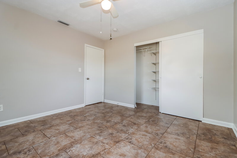 1,895/Mo, 5640 62nd St N St Petersburg, FL 33709 Main Bedroom View 2