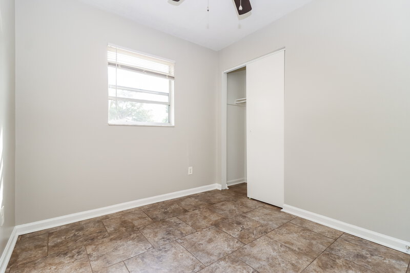 1,895/Mo, 5640 62nd St N St Petersburg, FL 33709 Bedroom View