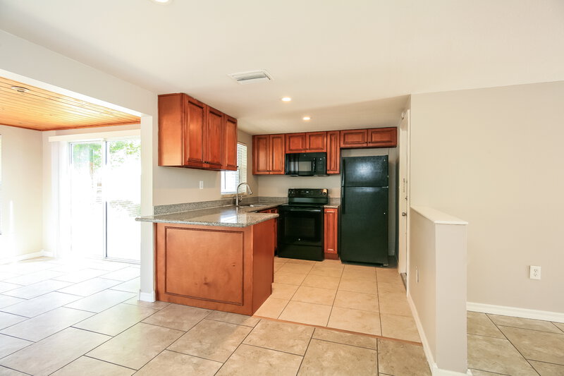 1,580/Mo, 10426 Syringa Ct Port Richey, FL 34668 Kitchen View
