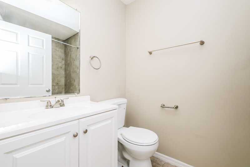 2,780/Mo, 721 W Thomas St Lakeland, FL 33805 Main Bathroom View