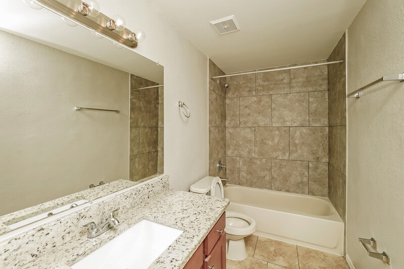 2,860/Mo, 8911 Richfield Ct Tampa, FL 33634 Bathroom View