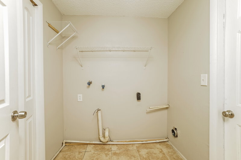 2,860/Mo, 8911 Richfield Ct Tampa, FL 33634 Laundry Room View