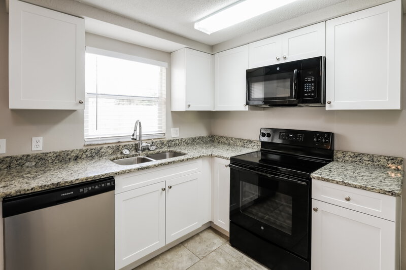 2,560/Mo, 4024 Cranbrook Pl New Port Richey, FL 34652 Kitchen View 2