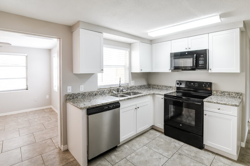 2,560/Mo, 4024 Cranbrook Pl New Port Richey, FL 34652 Kitchen View 5