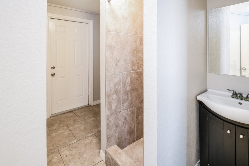 2,560/Mo, 4024 Cranbrook Pl New Port Richey, FL 34652 Master Bathroom View