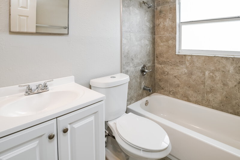 2,560/Mo, 4024 Cranbrook Pl New Port Richey, FL 34652 Bathroom View