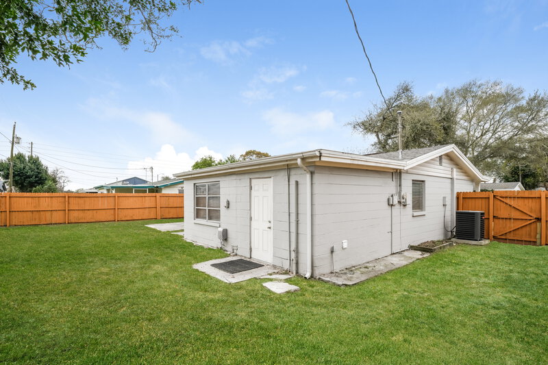 2,560/Mo, 4024 Cranbrook Pl New Port Richey, FL 34652 Rear View