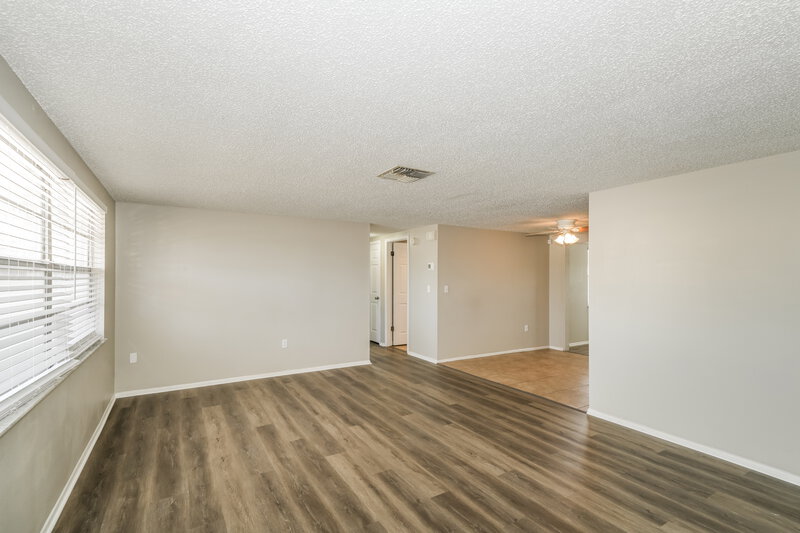 0/Mo, 11610 Meadow Dr Port Richey, FL 34668 Living Room View