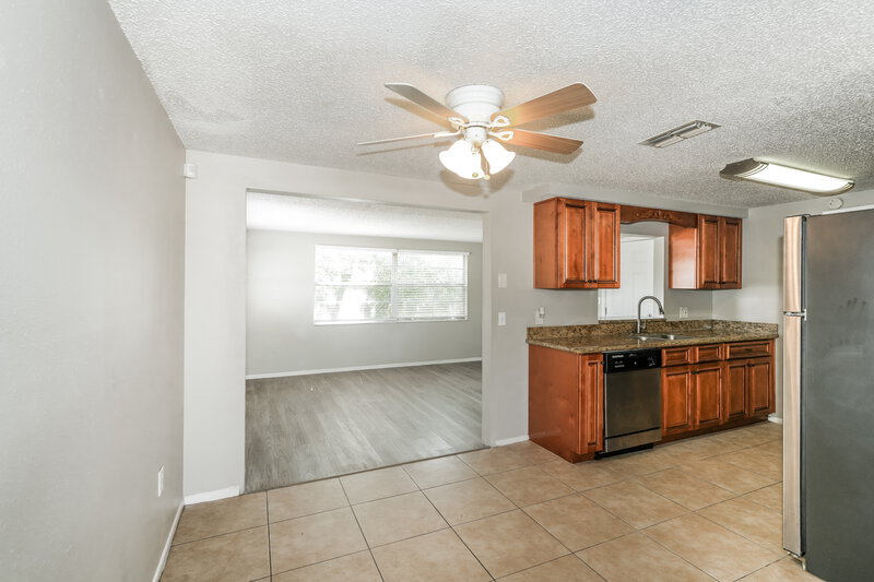 0/Mo, 11610 Meadow Dr Port Richey, FL 34668 Dining Room View