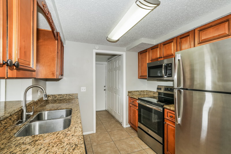 0/Mo, 11610 Meadow Dr Port Richey, FL 34668 Kitchen View