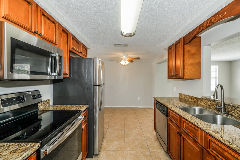 0/Mo, 11610 Meadow Dr Port Richey, FL 34668 Kitchen View 2