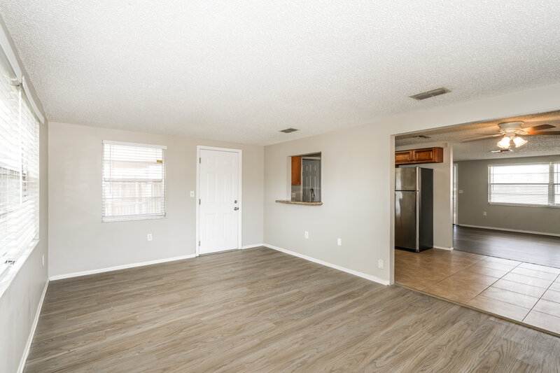0/Mo, 11610 Meadow Dr Port Richey, FL 34668 Family Room View