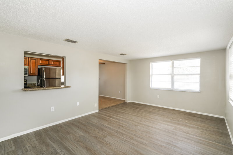 0/Mo, 11610 Meadow Dr Port Richey, FL 34668 Family Room View 2
