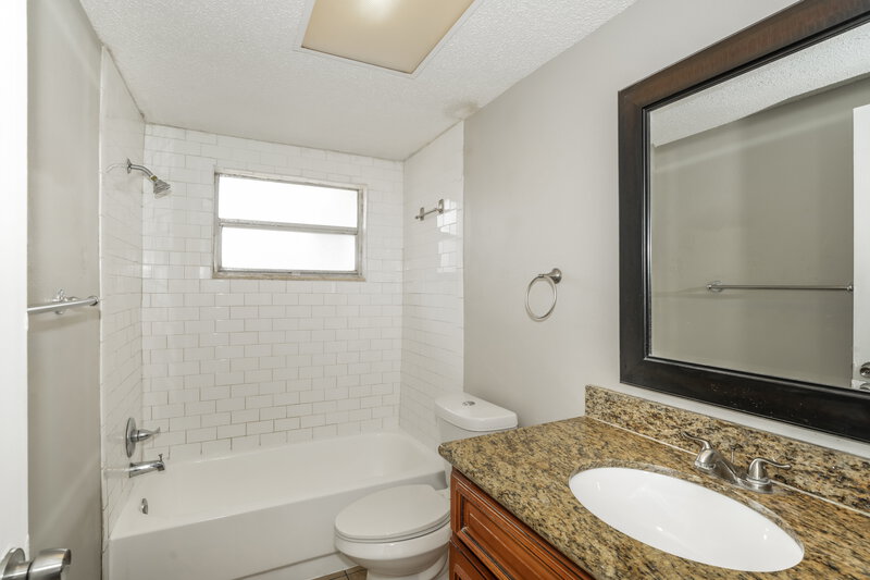 0/Mo, 11610 Meadow Dr Port Richey, FL 34668 Bathroom View