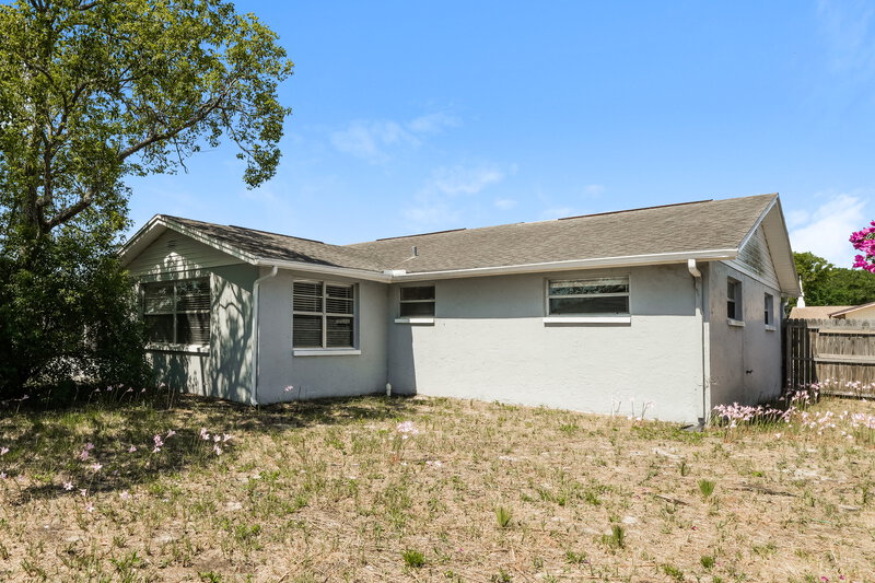 0/Mo, 11610 Meadow Dr Port Richey, FL 34668 Rear View 2