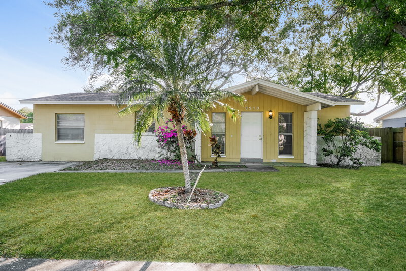 3,350/Mo, 3210 Pinellas Pl Tampa, FL 33619 Front View