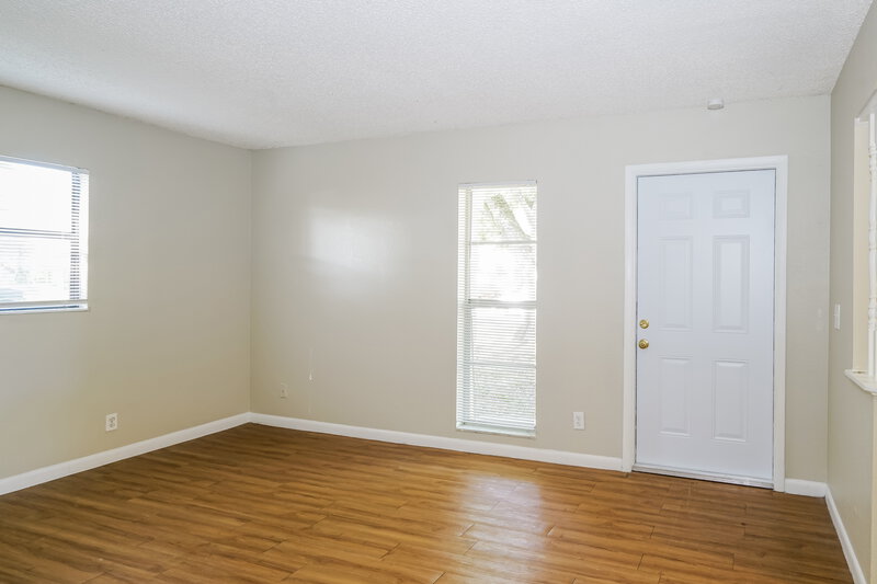 3,350/Mo, 3210 Pinellas Pl Tampa, FL 33619 Living Room View 3
