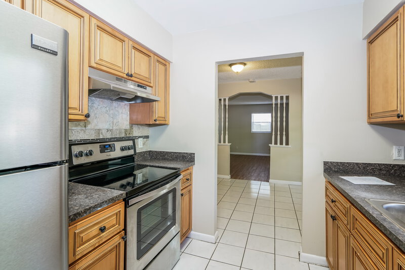 3,350/Mo, 3210 Pinellas Pl Tampa, FL 33619 Kitchen View 3