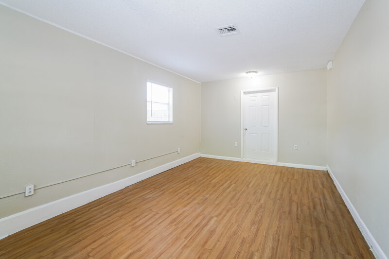 3,350/Mo, 3210 Pinellas Pl Tampa, FL 33619 Family Room View