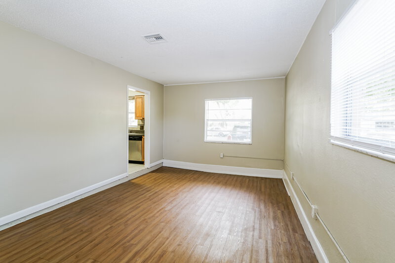 3,350/Mo, 3210 Pinellas Pl Tampa, FL 33619 Family Room View 2