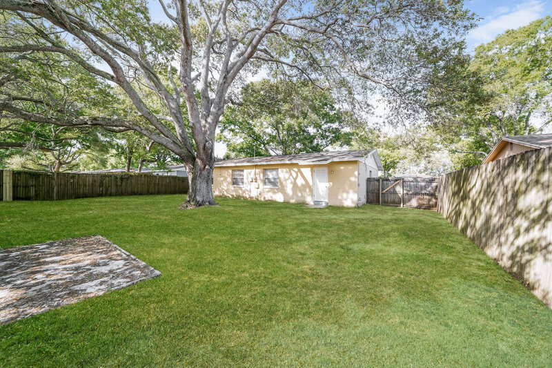 3,350/Mo, 3210 Pinellas Pl Tampa, FL 33619 No Caption View