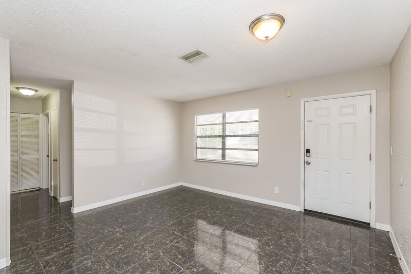 2,135/Mo, 2250 119th St Seminole, FL 33778 Living Room View