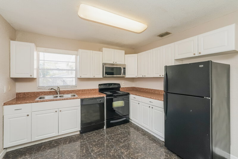 2,135/Mo, 2250 119th St Seminole, FL 33778 Kitchen View 2