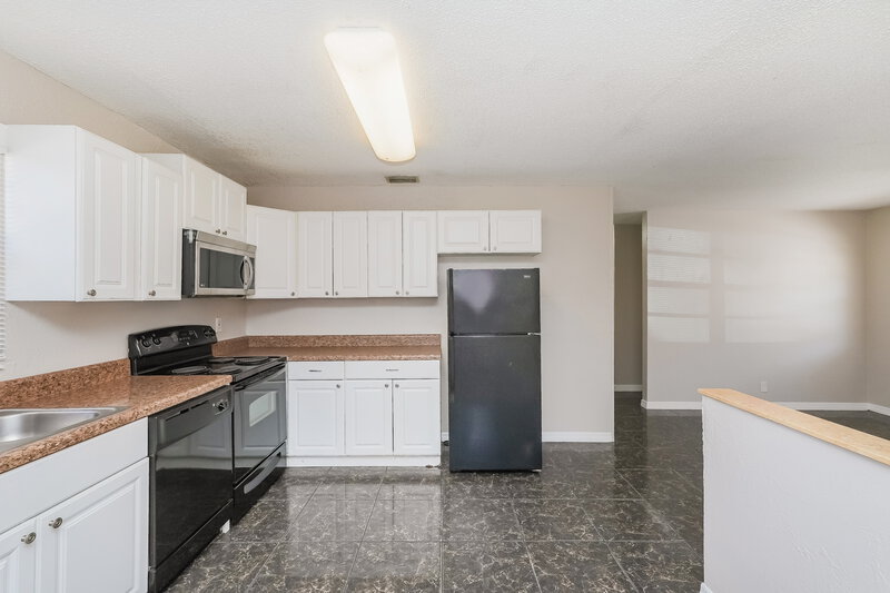 2,135/Mo, 2250 119th St Seminole, FL 33778 Kitchen View 3