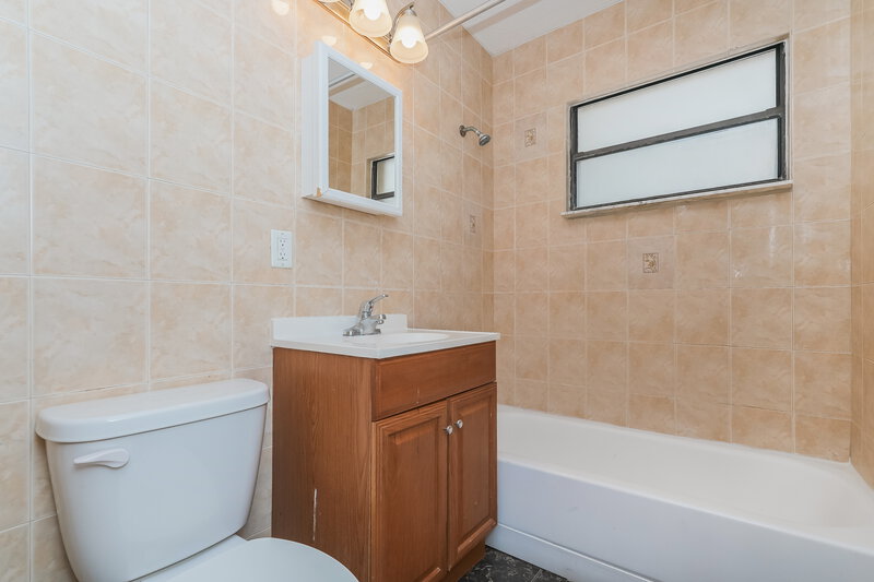 2,135/Mo, 2250 119th St Seminole, FL 33778 Bathroom View