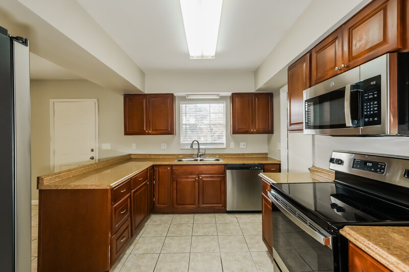 1,980/Mo, 11213 McMullen Loop Riverview, FL 33569 Kitchen View 2