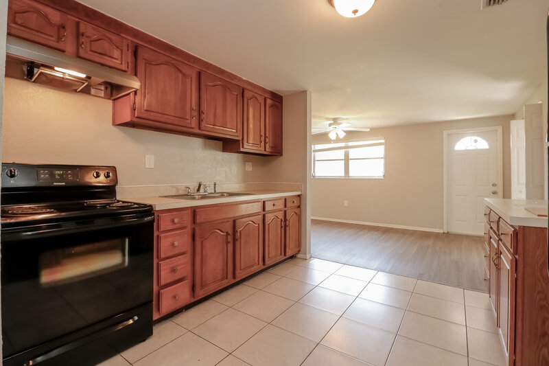2,010/Mo, 10791 64th Ave Seminole, FL 33772 Kitchen View