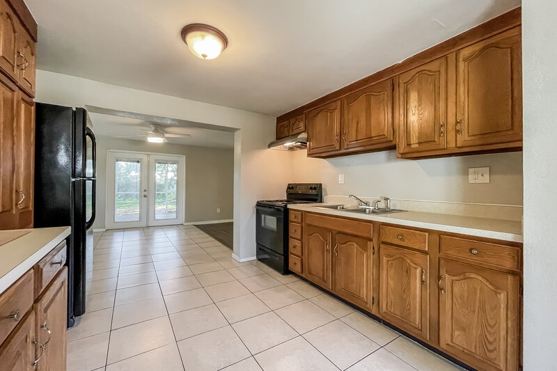 2,010/Mo, 10791 64th Ave Seminole, FL 33772 Kitchen View 5