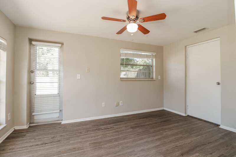 2,010/Mo, 10791 64th Ave Seminole, FL 33772 Main Bedroom View 2
