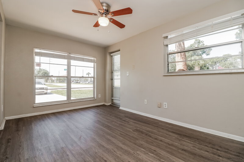2,010/Mo, 10791 64th Ave Seminole, FL 33772 Main Bedroom View 3