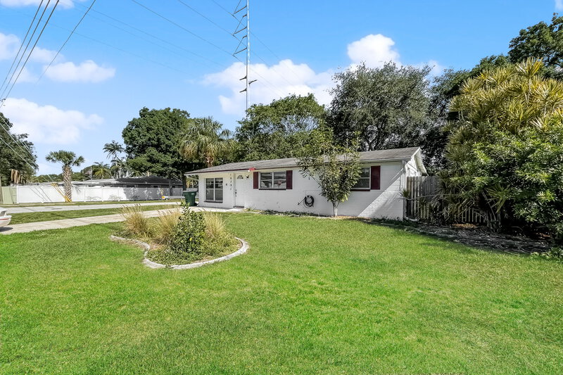 2,010/Mo, 10791 64th Ave Seminole, FL 33772 Rear View