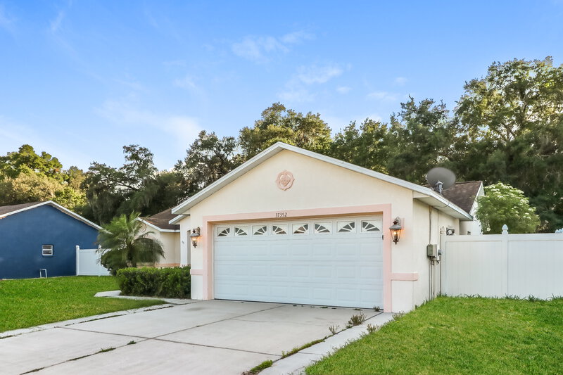 2,145/Mo, 37352 Laurel Hammock Dr Zephyrhills, FL 33541 External View