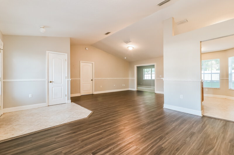2,145/Mo, 37352 Laurel Hammock Dr Zephyrhills, FL 33541 Living Room View 3