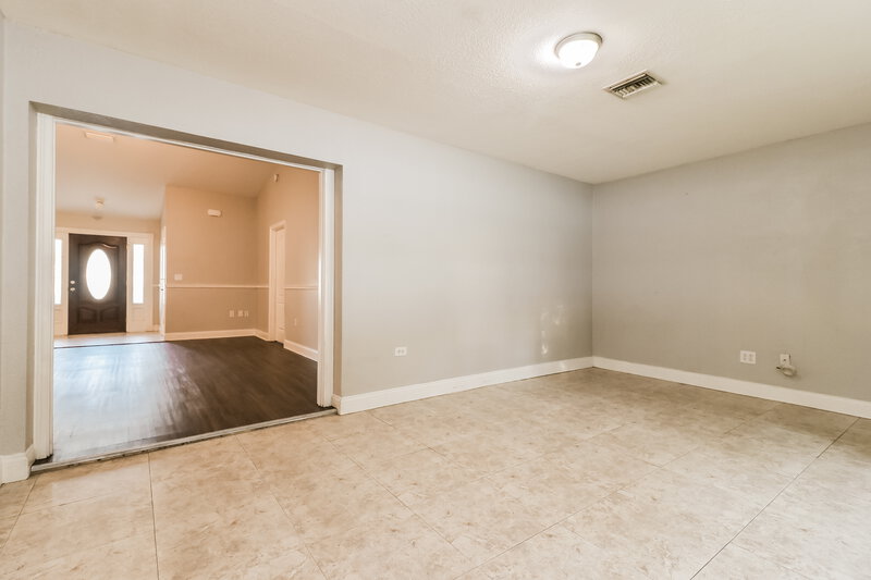 2,145/Mo, 37352 Laurel Hammock Dr Zephyrhills, FL 33541 Family Room View 2