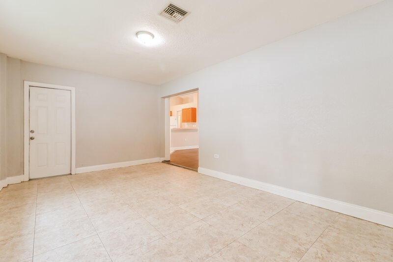 2,145/Mo, 37352 Laurel Hammock Dr Zephyrhills, FL 33541 Family Room View 3