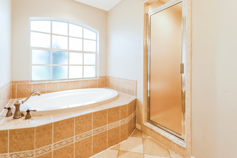 2,145/Mo, 37352 Laurel Hammock Dr Zephyrhills, FL 33541 Main Bathroom View 2