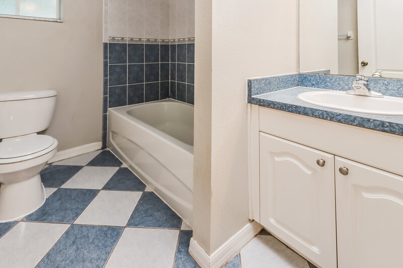 2,145/Mo, 37352 Laurel Hammock Dr Zephyrhills, FL 33541 Bathroom View