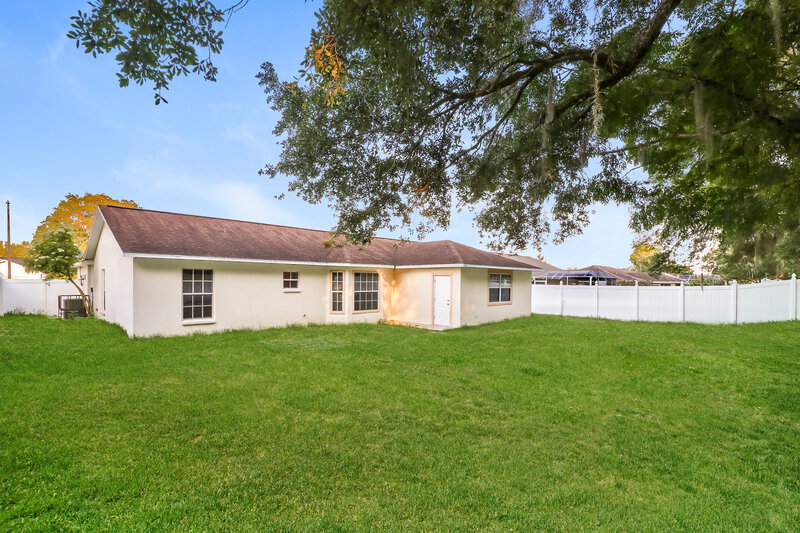 2,145/Mo, 37352 Laurel Hammock Dr Zephyrhills, FL 33541 Rear View