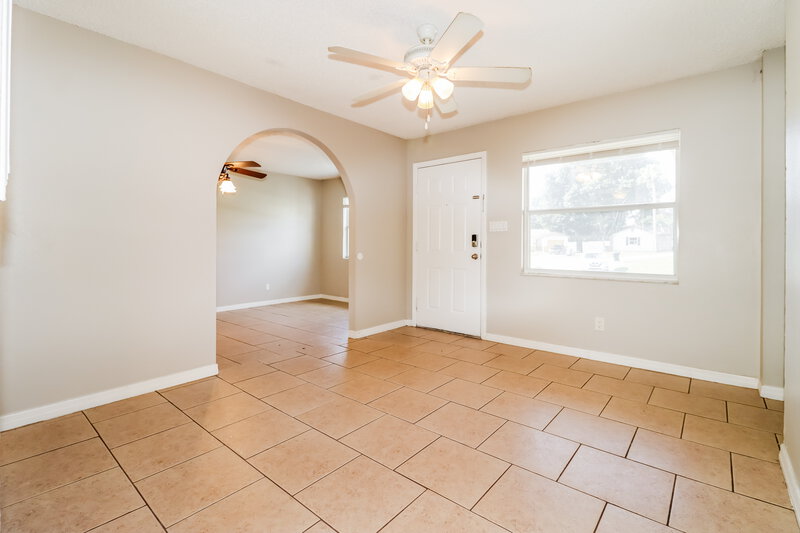 2,790/Mo, 4348 Trout DR SE Saint Petersburg, FL 33705 Living Room View