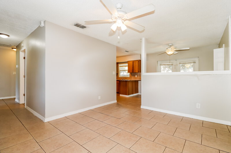 2,790/Mo, 4348 Trout DR SE Saint Petersburg, FL 33705 Living Room View 2