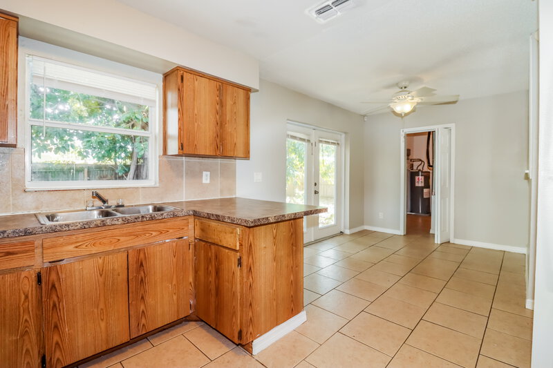 2,790/Mo, 4348 Trout DR SE Saint Petersburg, FL 33705 Kitchen View 2
