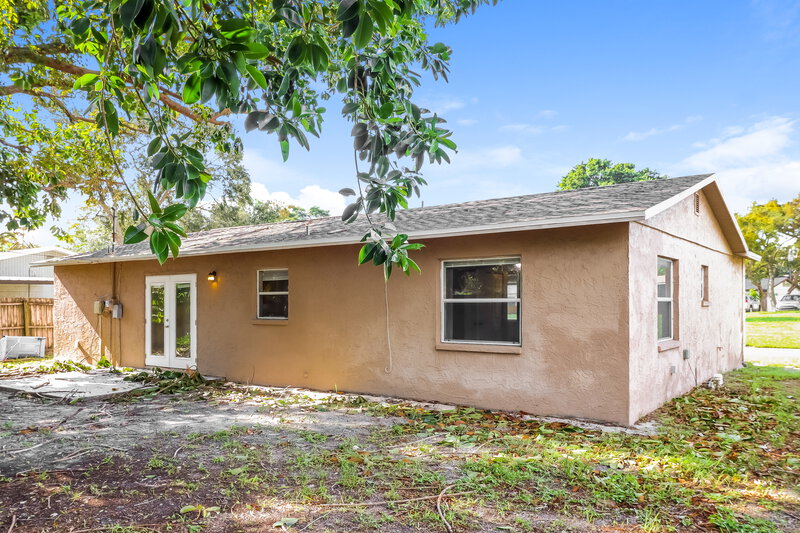2,790/Mo, 4348 Trout DR SE Saint Petersburg, FL 33705 Rear View