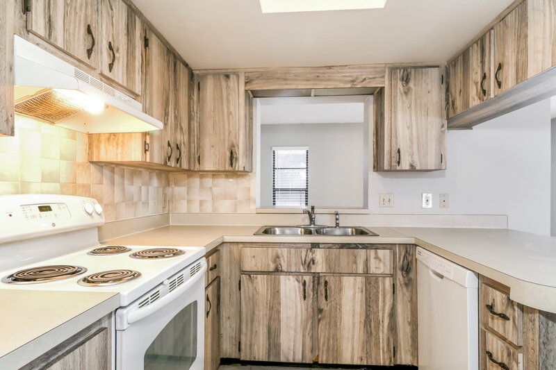 1,980/Mo, 8505 Luray Dr Port Richey, FL 34668 Kitchen View 2