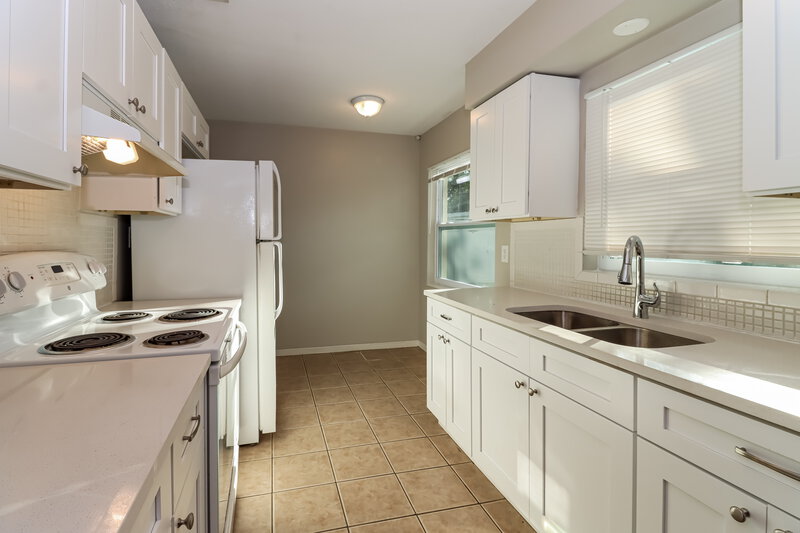 2,300/Mo, 6496 113th Street Seminole, FL 33772 Kitchen View